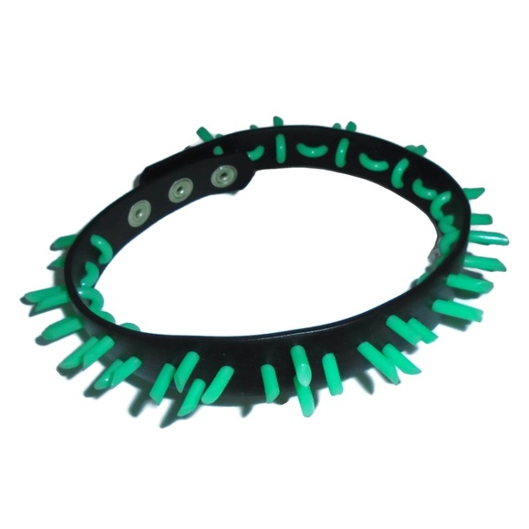 Glow in The Dark Spiked Choker NEW Black Green - Picture 3 of 8